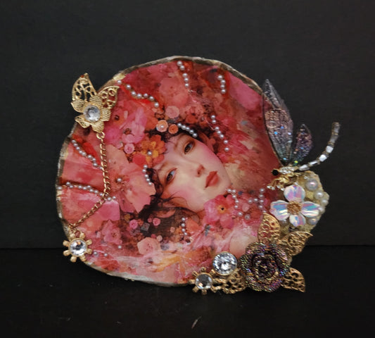 Decoupage Lion Paw Sea Shell - Option 3