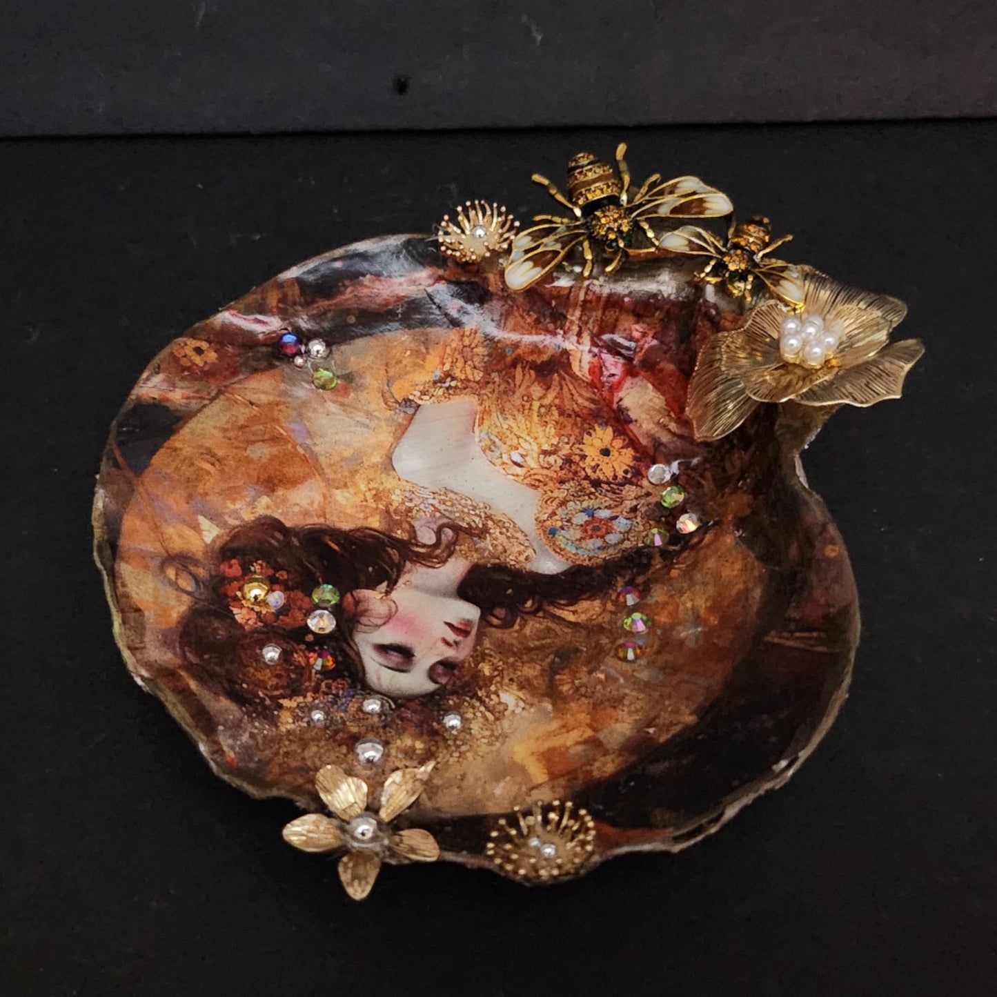 Decoupage Lion Paw Sea Shell - Option 2