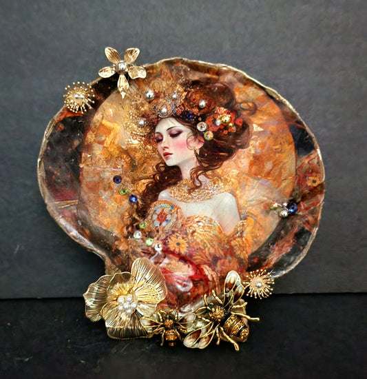 Decoupage Lion Paw Sea Shell - Option 2