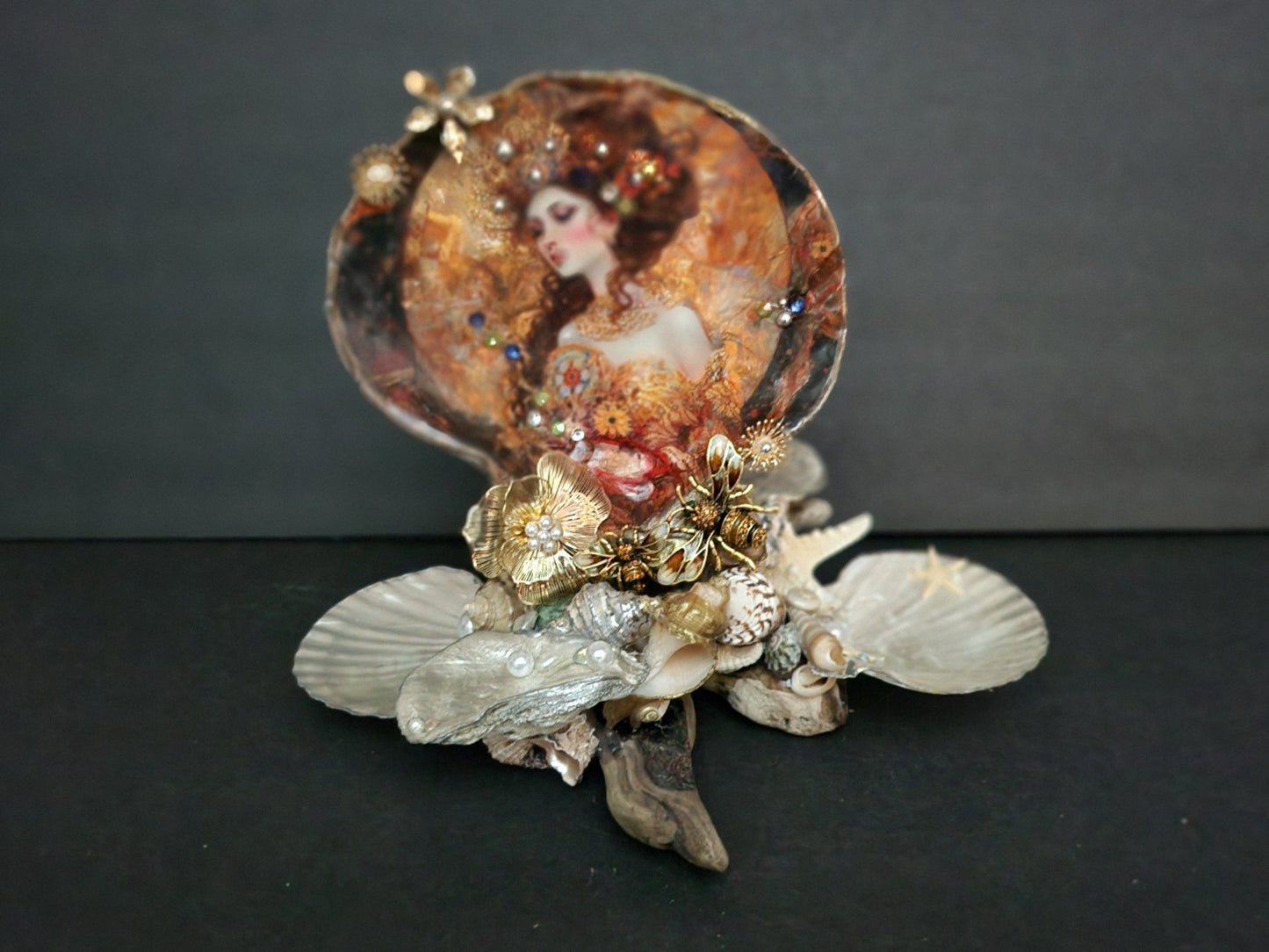 Decoupage Lion Paw Sea Shell - Option 2