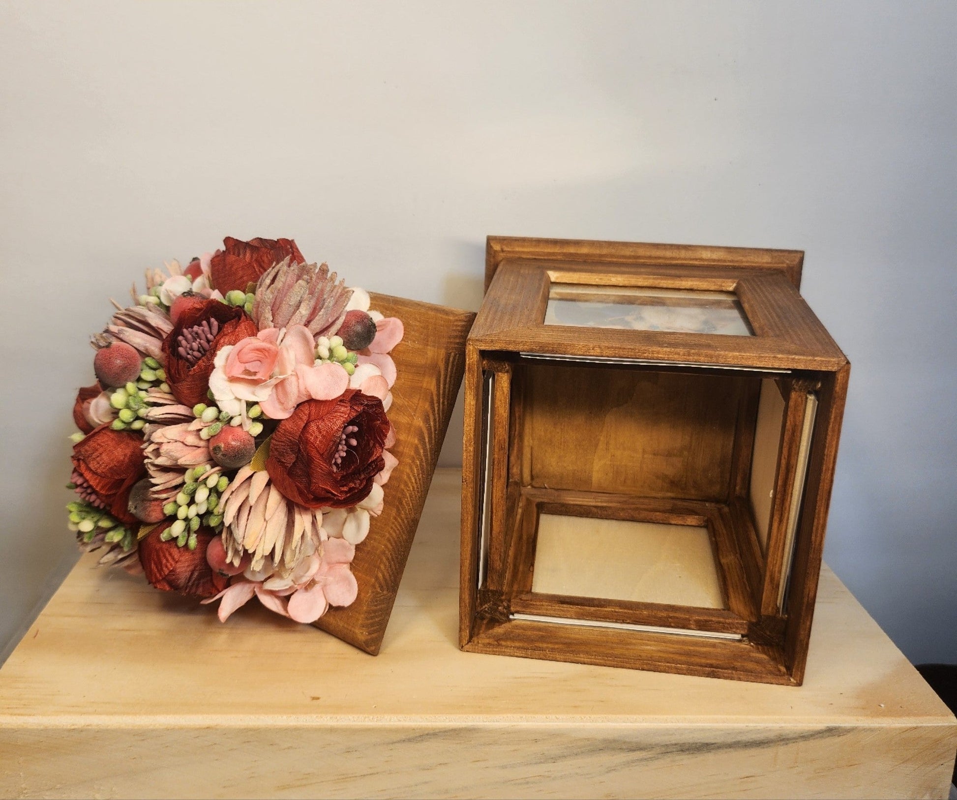 Floral Memoir Keepsake Box - Elegant Memory Storage & Decorative Piece