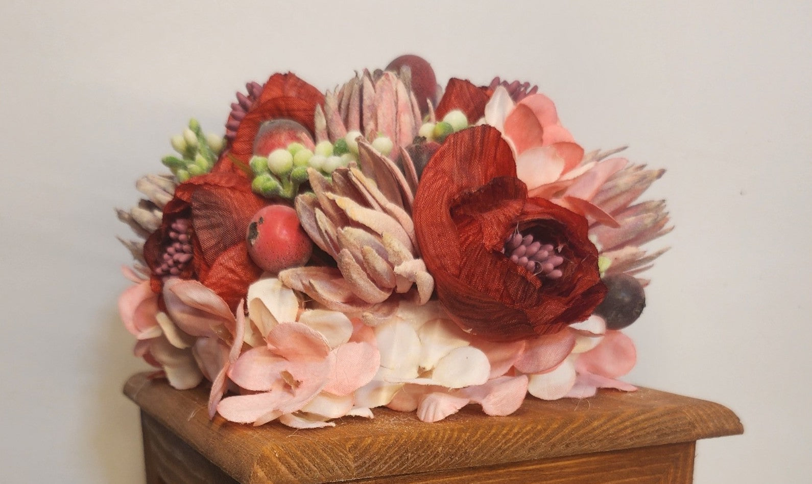 Floral Memoir Keepsake Box - Elegant Memory Storage & Decorative Piece
